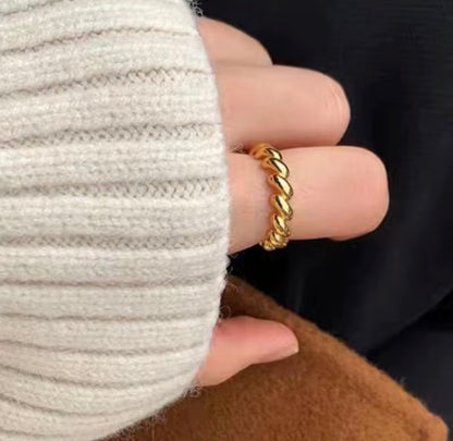Loki- 18K Gold Plated Wave Ring Stackable