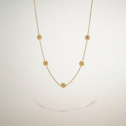 Jenny | Dainty Flower Necklace | Gold Plated & Stainless Steel