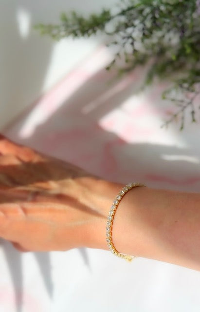 The Tennis Bracelet in Gold