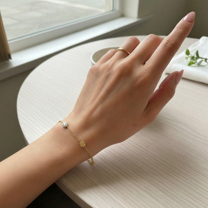 Leah | 18k Gold Plated Flower & Zirconia Disc Bracelet